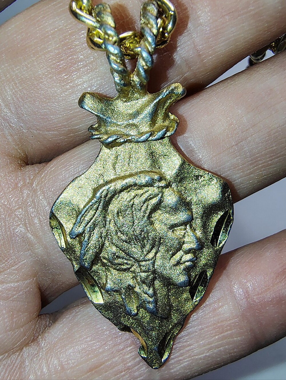 Vintage Gold Tone Native American Profile Pendant Necklace - Picture 2 of 3